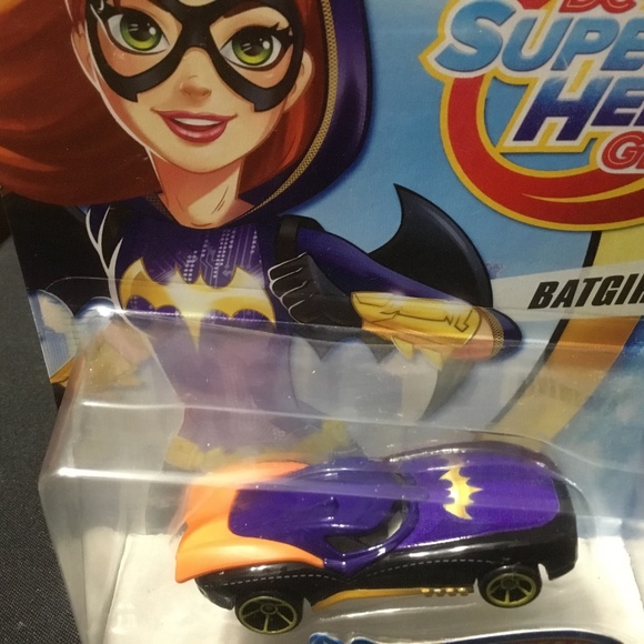 BATGIRL - DC Super Hero GIRLS Hot Wheels - Picture 7 of 7